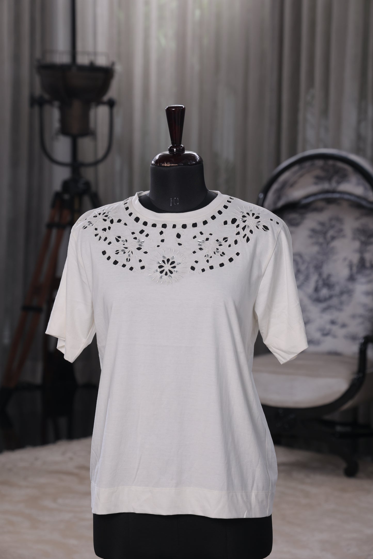 Cutwork Elegancia Tee