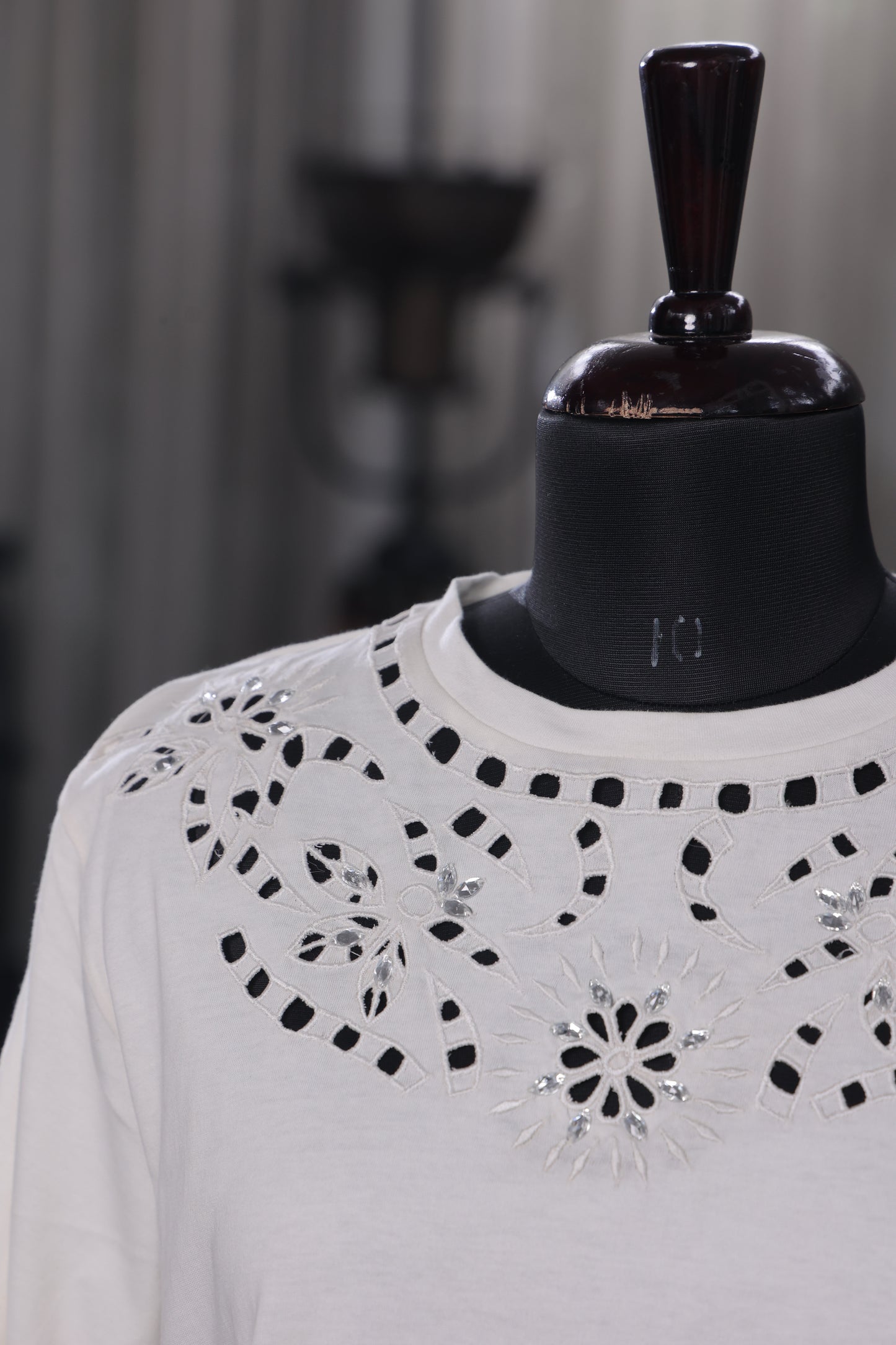 Cutwork Elegancia Tee